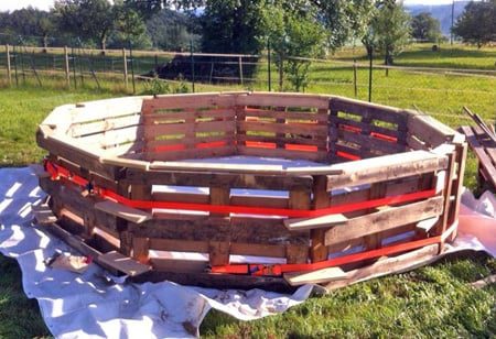 estructura de piscina de palets
